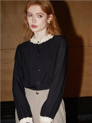 Retro double-layer lace collar long sleeved shirt for women's autumn new style, artistic excellence Elegant top