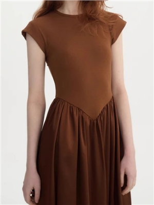 Slimming and waist cinching retro shoulder dress